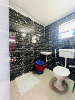 Cozy Apartment in Suncity Vrindavan Near Temples - 4