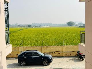 Cozy Apartment in Suncity Vrindavan Near Temples - 3