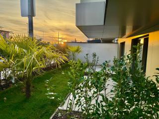 Luxury Modern Apartment near Metro - 7