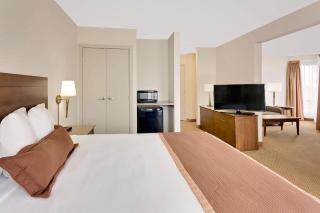 Ramada by Wyndham Kamloops - 5