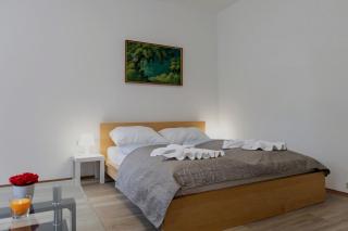 Sweet 2BR Retreat Near Danube & Garden Access - Wien - 0