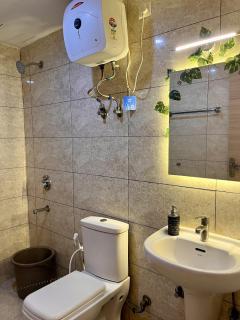 Boho Aura Near Prem Mandir & ISKCON price negotiable - 4