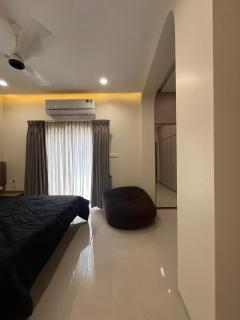 Spacious Garden Home - 1