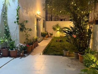 Spacious Garden Home - 5