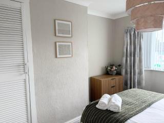 4 Bedroom House near Garetts Green, Solihull, NEC, JLR, HS2 , Coleshill - 2