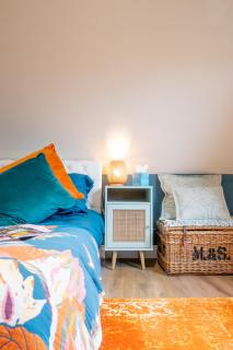 Peaceful Stylish Entire Apartment - Views, Gardens, Firepit, Balcony - 6