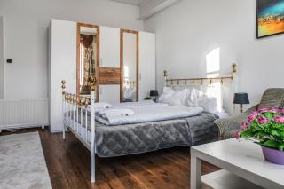 Cozy 2BR Apt near Danube & Millennium Tower - 3