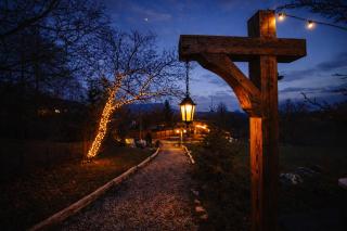 Friday Inn Igloo - Jacuzzi încălzit, Foișor cu încălzire infraroșu, Intimitate, Natură, Priveliște & Iaz - Escapadă romantică premium într-un tiny house unic în Romania - la o oră de București si 25 min de pârtia de ski din Sinaia - 5