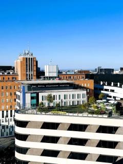 ADEK Apartment North Melb-Stylish 2BR Apartment with Pool, Gym & Parking - 8