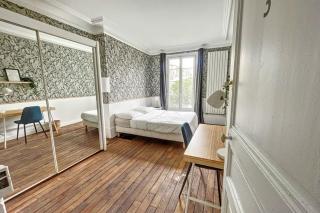 Room in elegant 3-bedroom apartment near Bois de Vincennes - 0