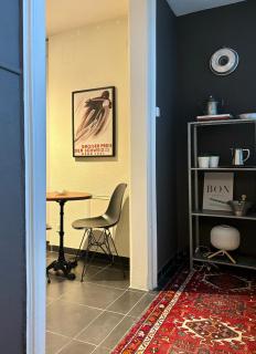 Wake Up in Bern Old Town Queen Bed Fast WiFi - 9