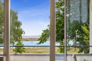 Seafront Apt - Bright, Beach, Direct Airport Metro - 6