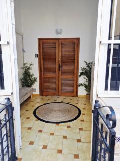 La Casa de Verónica - Serene Apartment with Shared Pool, Steps from the Beach - 8