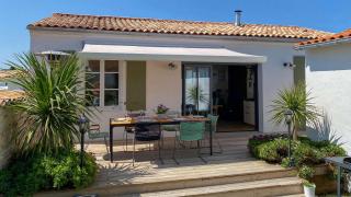 Jolie maison décorée avec goût au cœur de Loix - 8