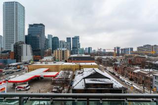 Luxury 1BR Plus Den Condo With Sauna Access - 4