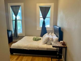 Jungle House Columbus Downtown Free Parking Sleeps 8 - Near Convention Center & Nationwide Arena - 2BR Short North Luxury Home - Over 5,800 Five Star Stays - 8