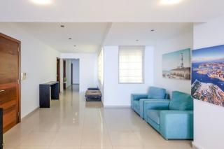 Seafront 3-Bedroom Apartment in Sliema with Panoramic Sea View 3 - 2