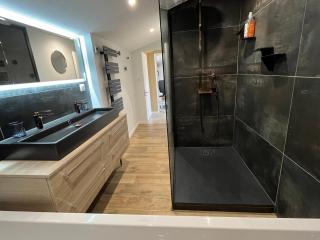 Logement entier - PISCINE - JACUZZI - 3