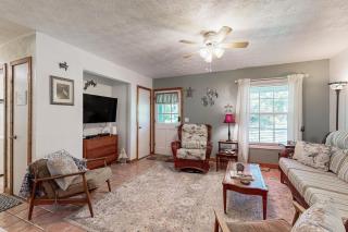 Cozy cottage near the beach with internet, AC, Washer/Dryer - 6