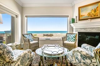 Tranquil coastal home with ocean views, beach access, balcony & shared pool - 2