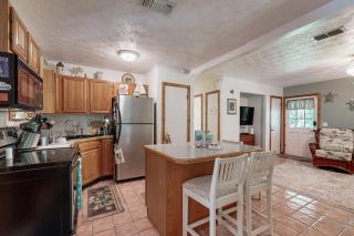 Cozy cottage near the beach with internet, AC, Washer/Dryer - 2