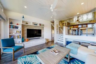 Oceanfront townhouse with ocean views, central AC, WiFi, & outdoor pool - 6