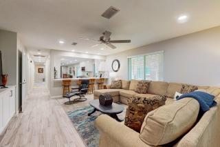 Updated house with enclosed yard, patio, central AC, & washer/dryer - 6