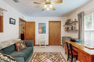Cozy cottage near the beach with internet, AC, Washer/Dryer - 7