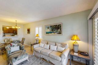 Condo 3rd-floor w/fountain views, private balcony & W/D, on-site pool & hot tubs - 6