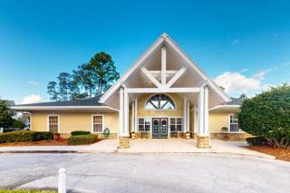 Spacious condo with pool, hot tub and private washer/dryer - 0