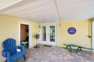 Spacious beach house with private pool, firepit and enclosed yard - 7