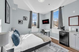 Guestic at Queen West - 9