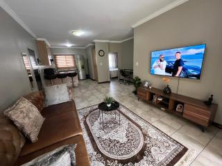 Spacious Midrand 3 Bedroom Near Gallagher, MOA & Gautrain - 9
