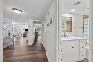 Sea Pines Escape 2BR Villa with Balcony & Golf View - 4