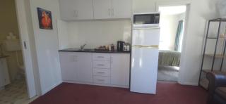 Cozy corner on Cohen - 8