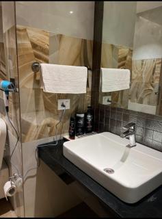 High Rise Floral Private Jacuzzi with Garden Patio - 2