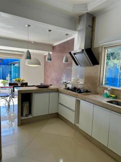 Linda casa de praia com jacuzzi, churrasqueira e piscina - 3