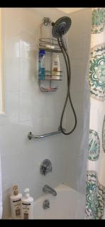 Boston Private Bedroom near train&buses - 1