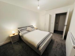 Modern 2 Bedroom Flat with Stylish Comfort - 1