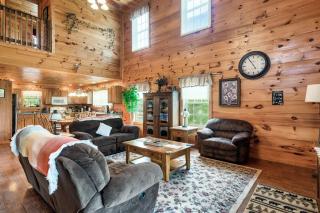 Stunning Lake Cabin Sleeps 10, Private Lake Access, Hot Tub, Free Parking! - 4