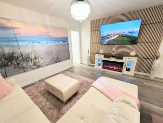 Fort Myers Coastal Retreat Hot Tub, Yard & Games - 9