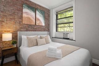 Stylish 3-Bedroom Midtown East Stay - 4