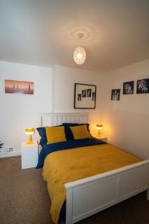 City Centre 2-Bed with Balcony, Cabot Circus - 2