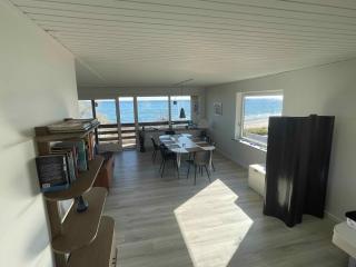 Front-Row Holiday Home With Sea View - 2