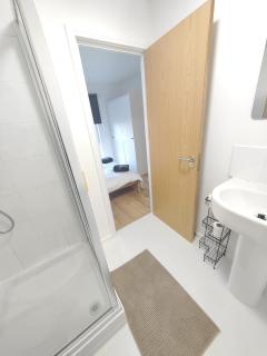 New Private Room in Shared 2 Bed Flat Camp St - 5