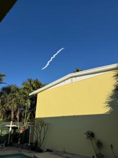 2BR 2 BATH Cottage Steps to Beach & Downtown w pool - 6