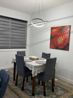 Slice of Heaven! 3 Bdrm Duplex 10 minutes drive to Spruce Meadows, with easy access to Stampede and Banff, Central AC available Mid Spring 2026 - 2