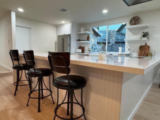 Luxury Single-Story Oasis - Private & New Remodel - 4