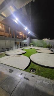Spacious high Rise Condo w cover Garage zona 13 - 4