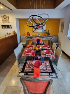 Spacious high Rise Condo w cover Garage zona 13 - 2